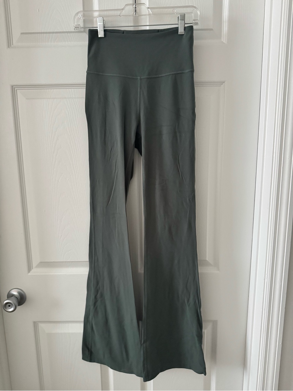 lululemon High-Rise Flare Leggings in Olive green// NWOT/33” inseam